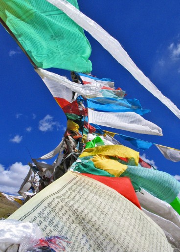 tibet_drapeaux_de_prieres_tibetains